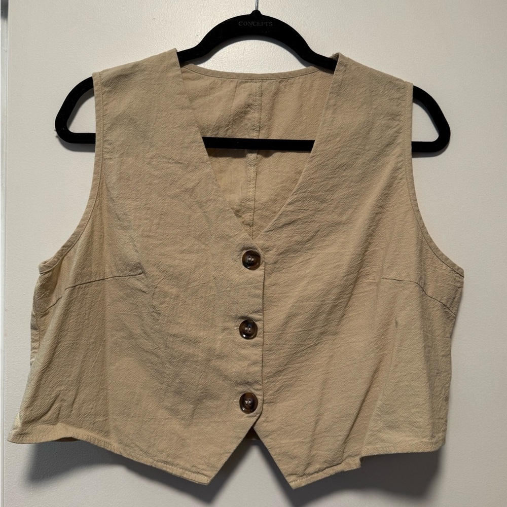 Women's Beige Button-Front Sleeveless Vest